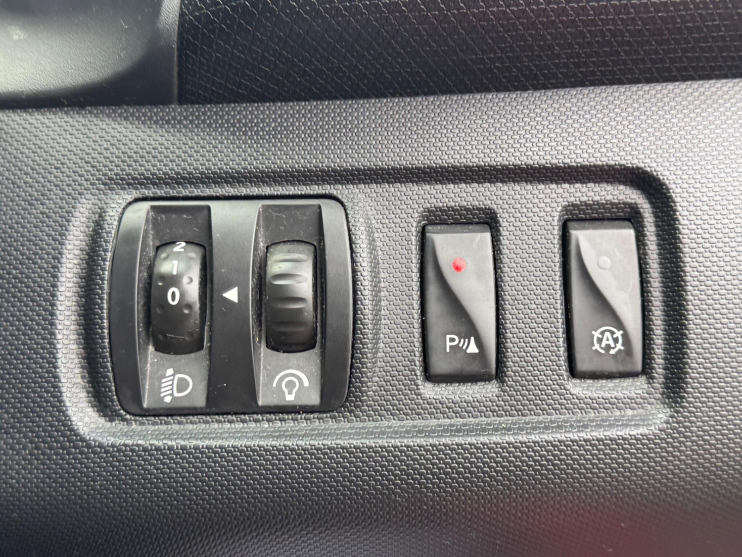 Used Renault Clio 2013 for sale - 77657759: Photo 37