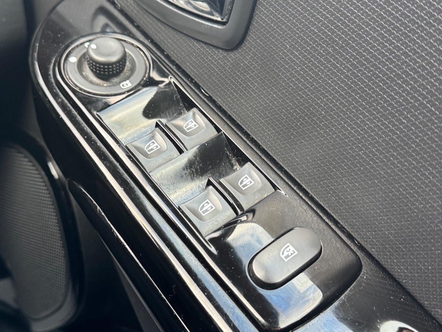 Used Renault Clio 2013 for sale - 77657759: Photo 38