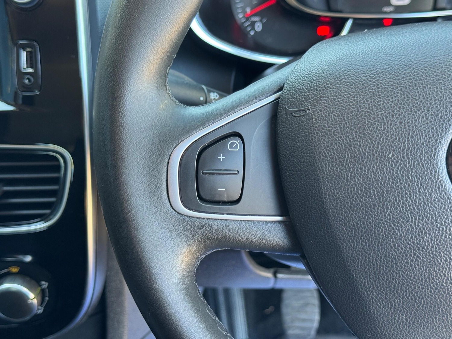 Used Renault Clio 2018 for sale - 77939542: Photo 28