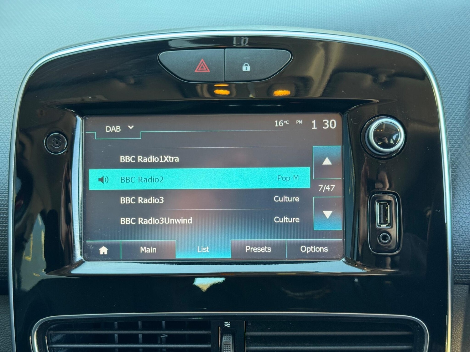 Used Renault Clio 2018 for sale - 77939542: Photo 31