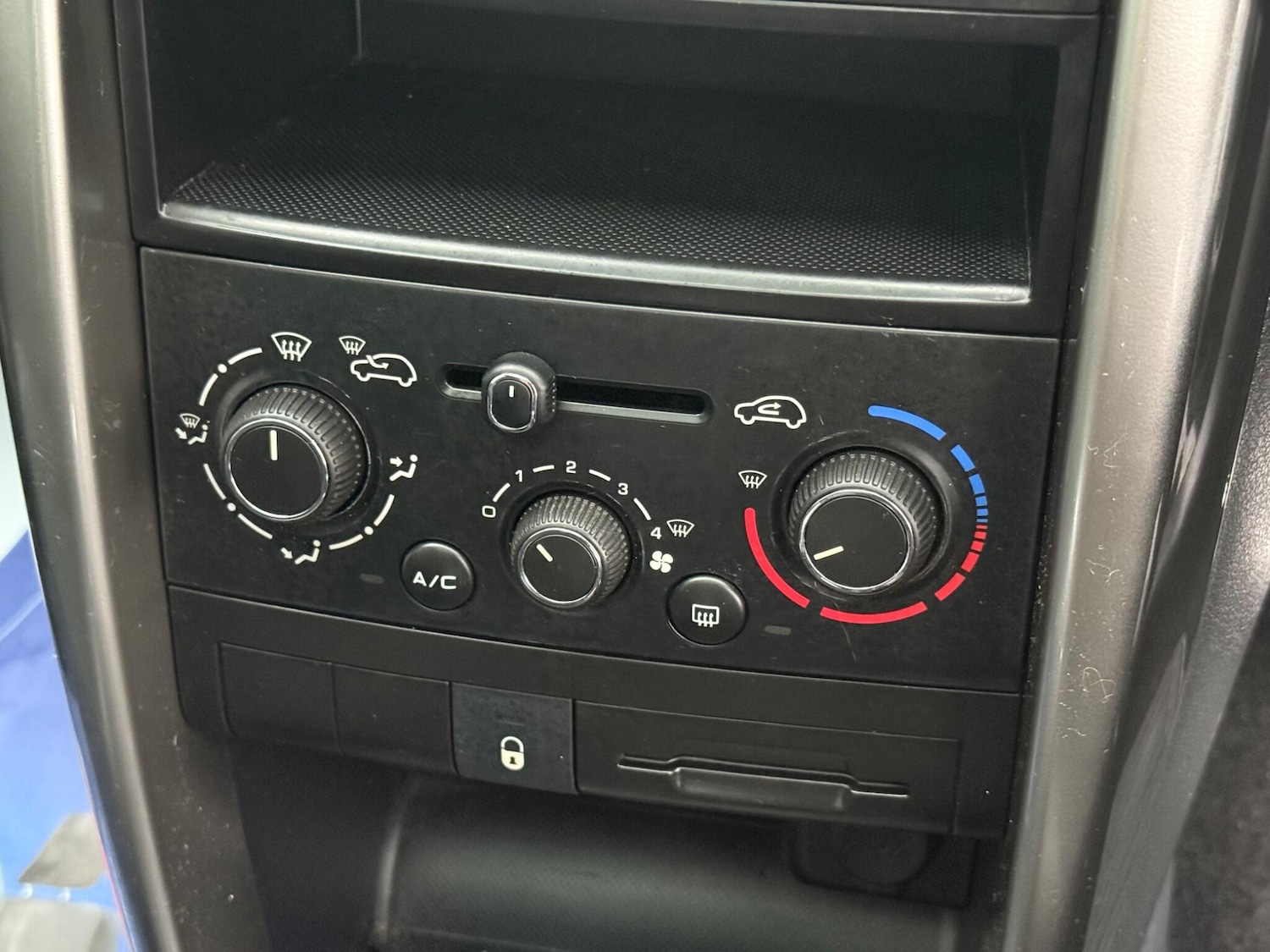 Used Peugeot 207 2011 for sale - 76585216: Photo 29