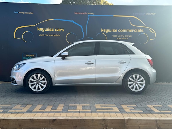 Used Audi A1 2012 for sale - 76306623: Photo 2