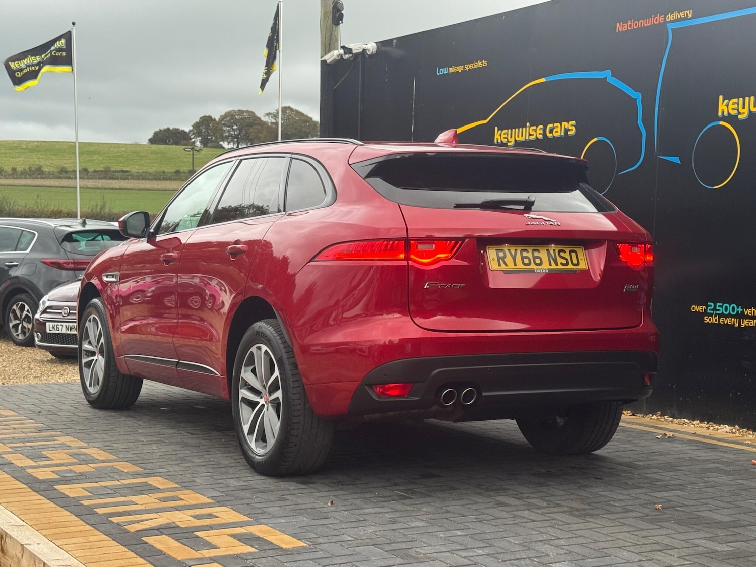 Used Jaguar F-Pace 2016 for sale - 76994485: Photo 3