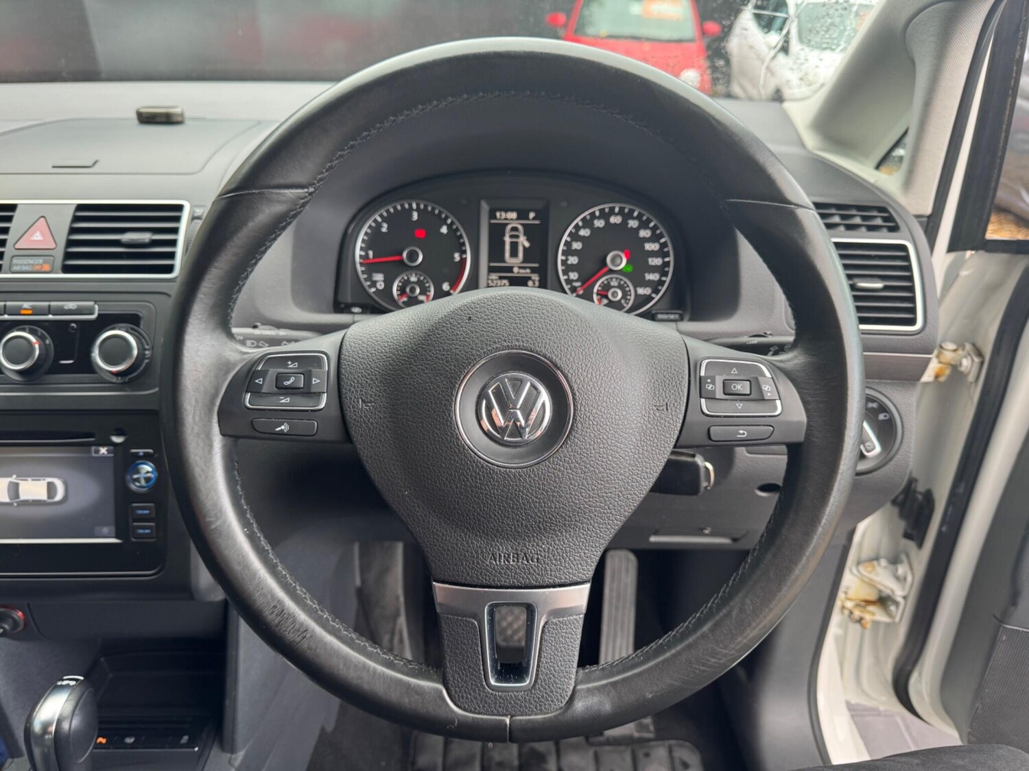 Used Volkswagen Touran 2012 for sale - 76327164: Photo 28