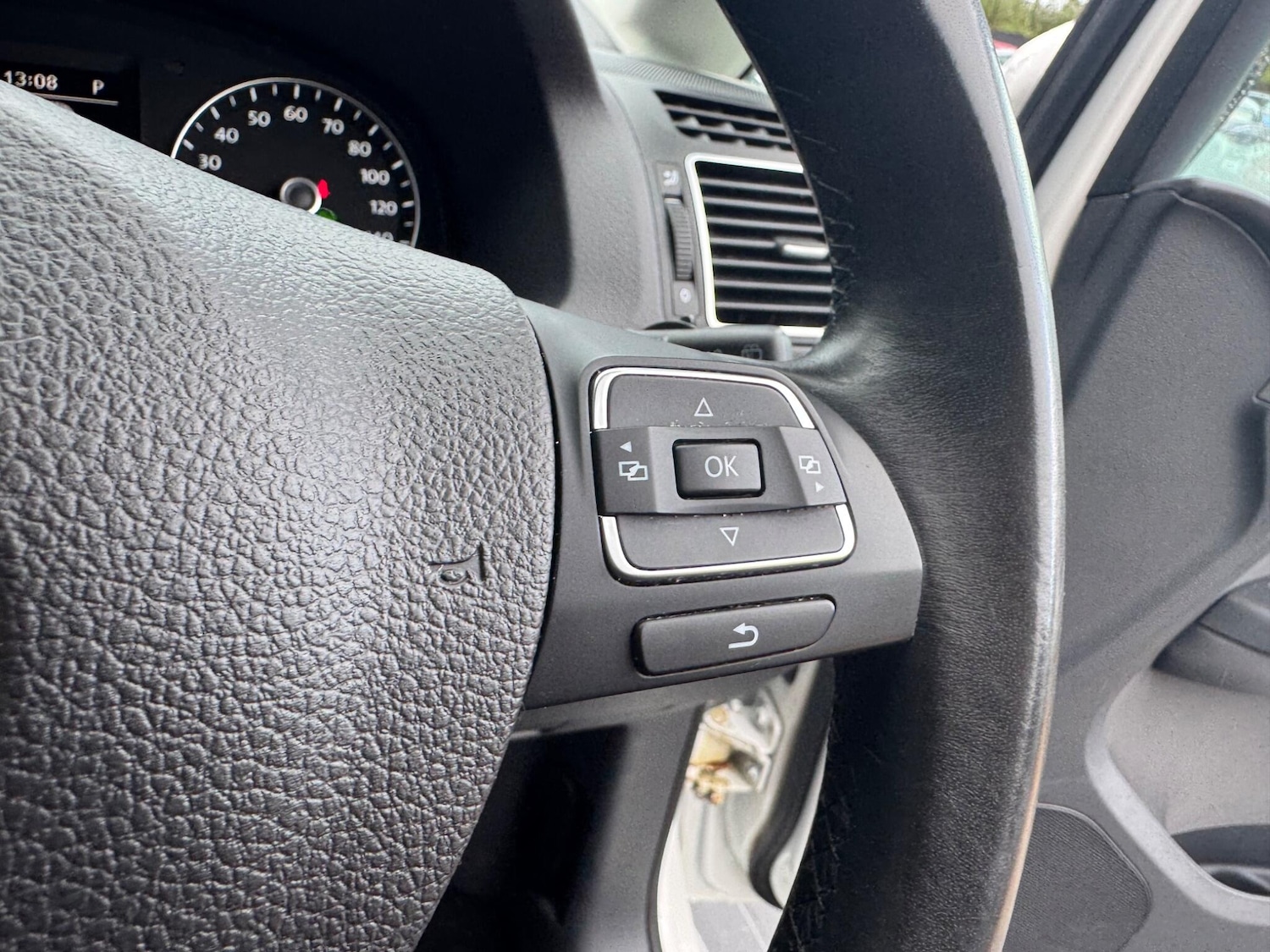 Used Volkswagen Touran 2012 for sale - 76327164: Photo 30