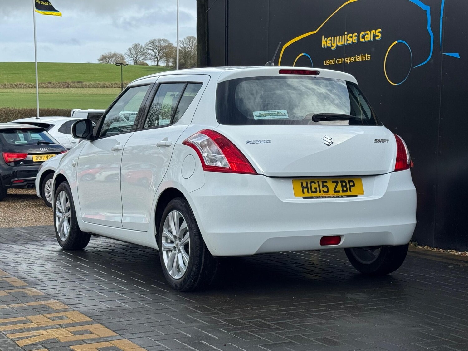 Used Suzuki Swift 2015 for sale - 77882538: Photo 3