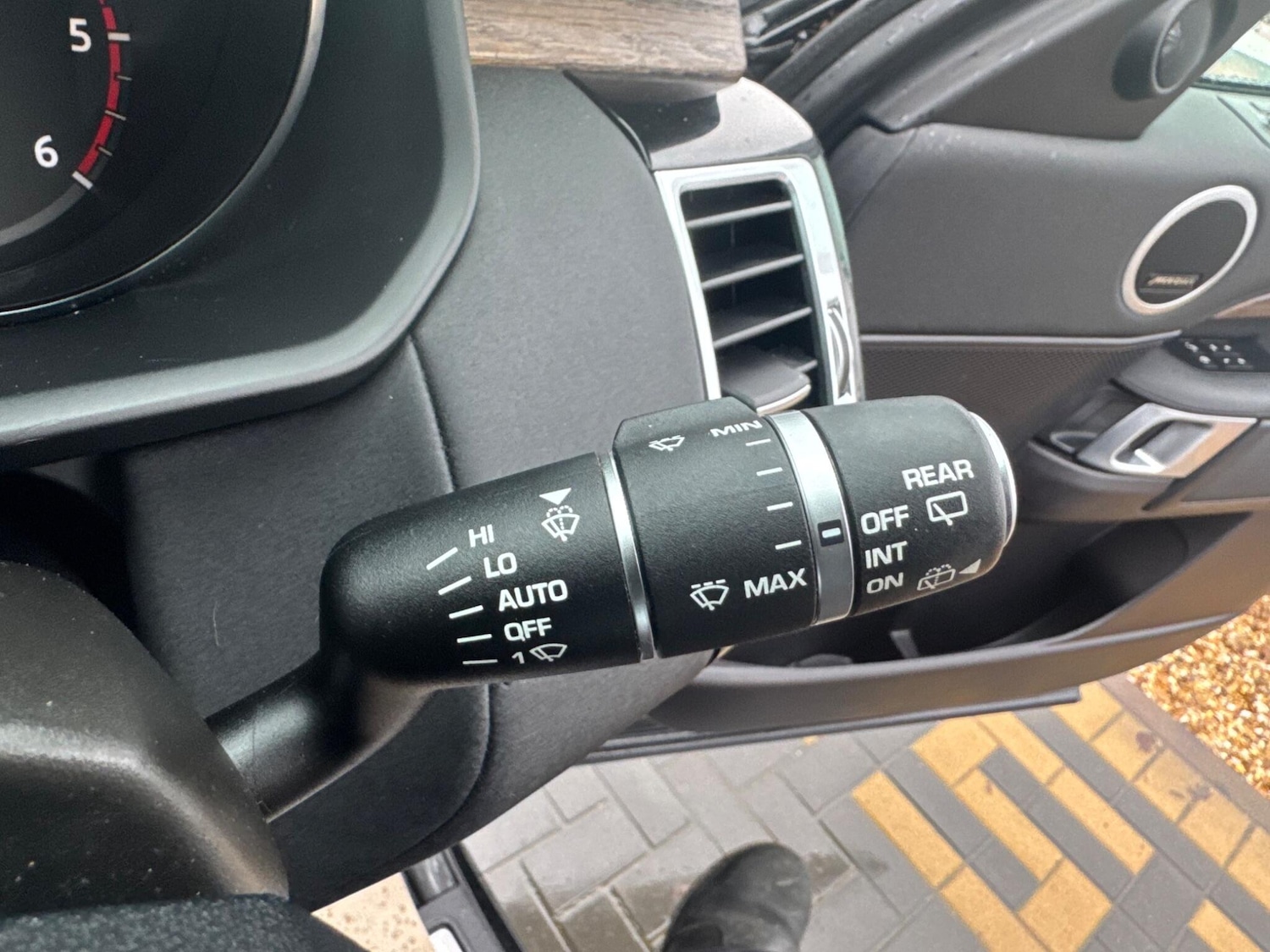 Used Land Rover Discovery 2017 for sale - 77214875: Photo 35