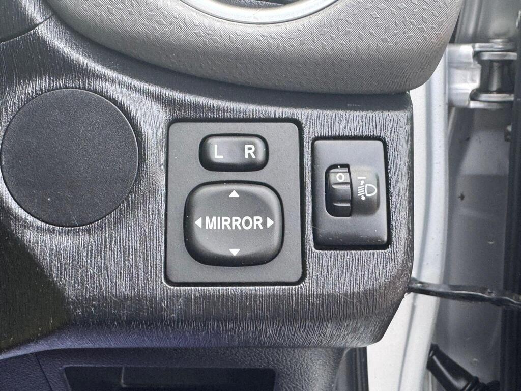 Used Toyota Yaris 2012 for sale - 77029617: Photo 29