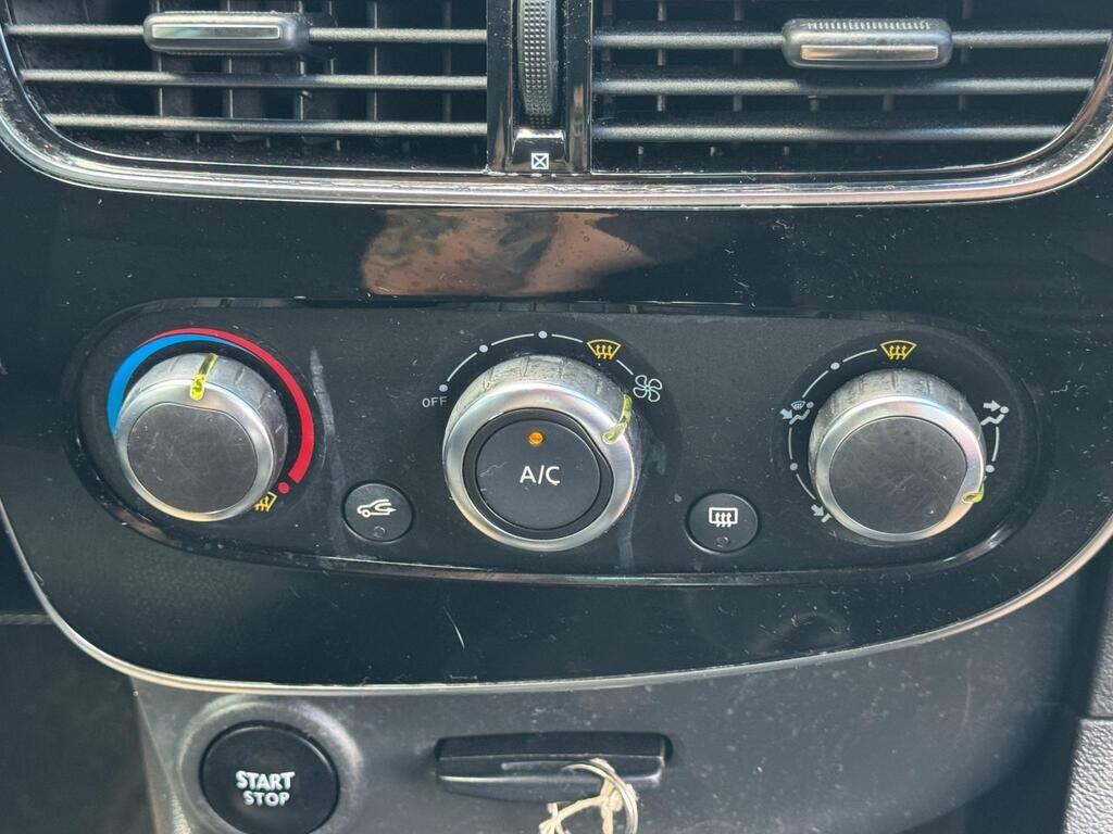 Used Renault Clio 2019 for sale - 76992147: Photo 30