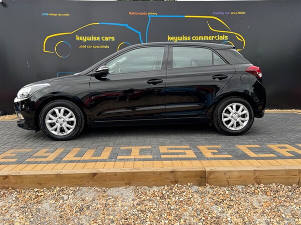 Used Hyundai i20 2017 for sale - 75657233: Photo 3