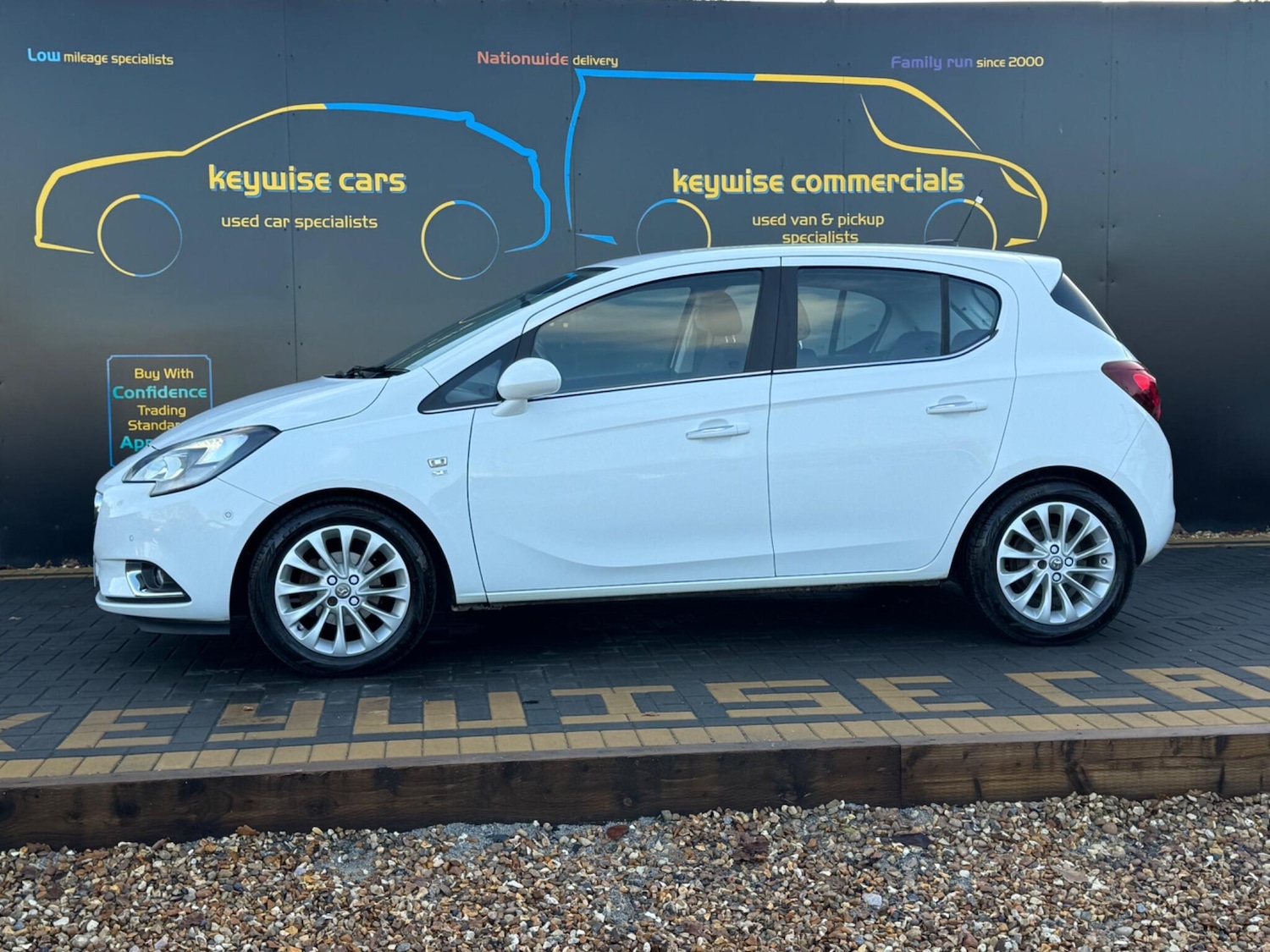 Used Vauxhall Corsa 2015 for sale - 76926508: Photo 2