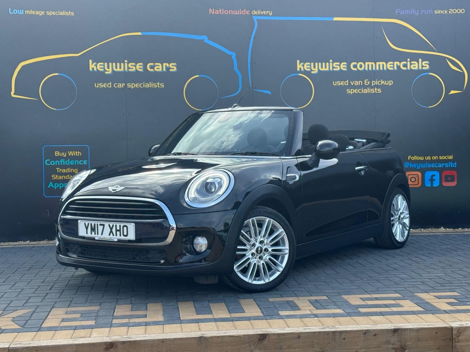 Used MINI Convertible 2017 for sale - 76199717: Photo 1