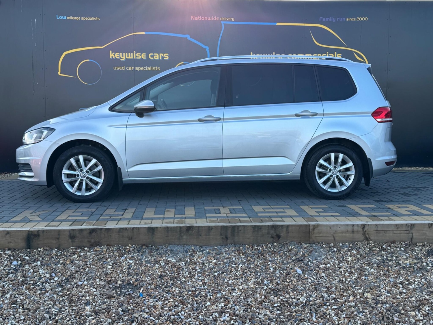 Used Volkswagen Touran 2016 for sale - 77049678: Photo 2