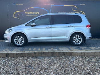 Used Volkswagen Touran 2016 for sale - 77049678: Photo