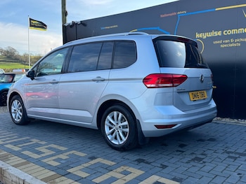 Used Volkswagen Touran 2016 for sale - 77049678: Photo