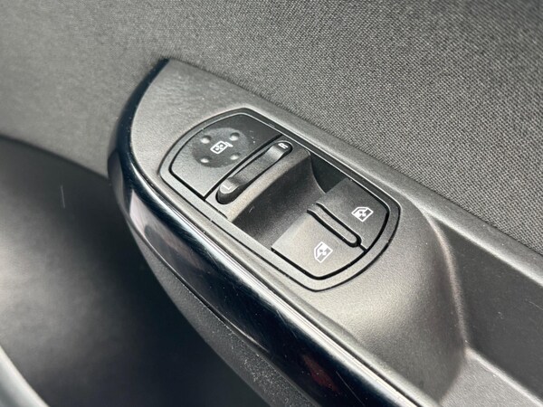 Used Vauxhall Corsa 2017 for sale - 75940732: Photo 35