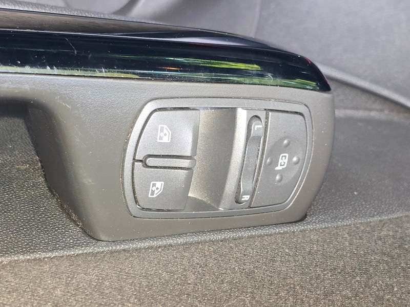 Used Vauxhall Corsa 2010 for sale - 77072904: Photo 17