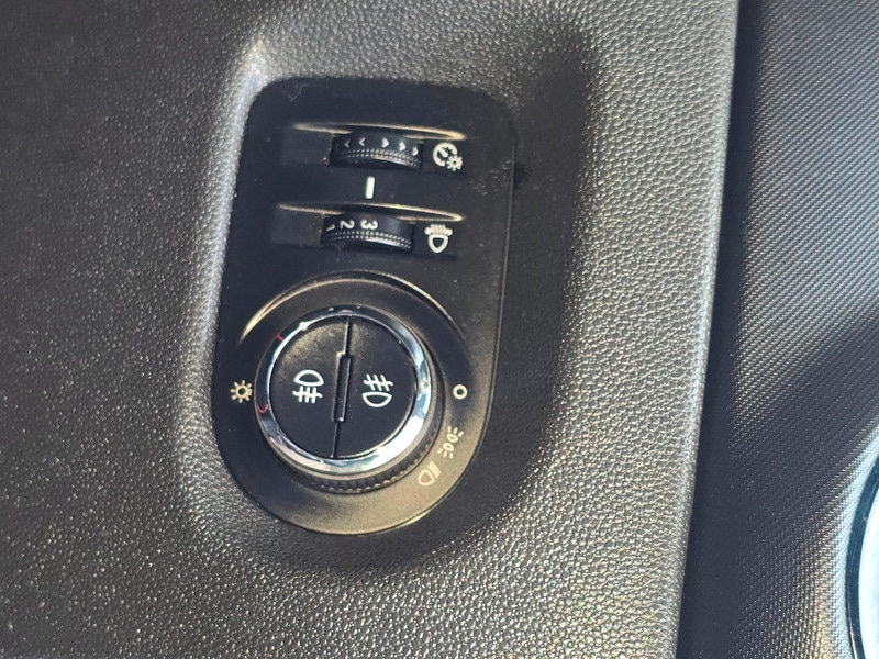 Used Vauxhall Corsa 2010 for sale - 77072904: Photo 18