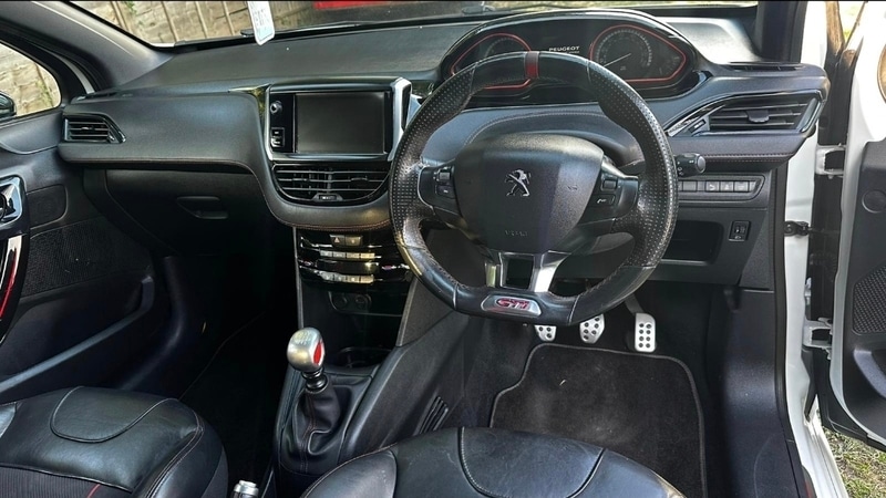 Used Peugeot 208 2016 for sale - 76962890: Photo 15