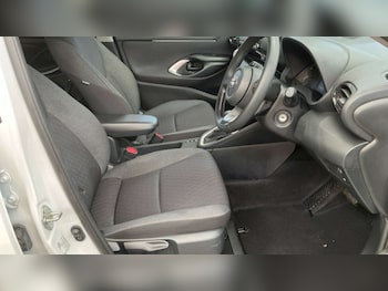 Used Toyota Yaris 2024 for sale - 79375655: Photo
