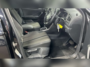 Used Volkswagen T-Roc 2019 for sale - 79466399: Photo