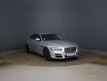 Used Jaguar XE 2017 for sale - 79823279: Photo