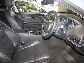 Used Jaguar XE 2017 for sale - 79823279: Photo