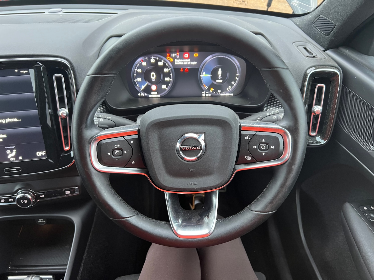 Used Volvo XC40 2022 for sale - 76738379: Photo 8