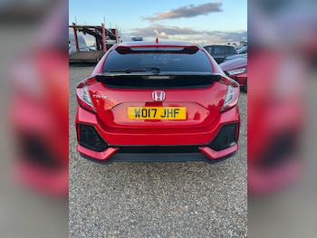 Used Honda Civic 2017 for sale - 76047643: Photo 2