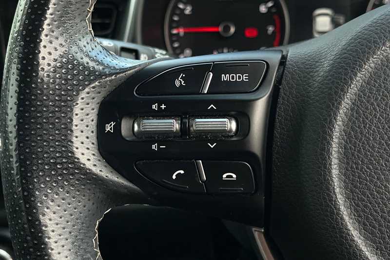 Used Kia Stonic 2021 for sale - 76489803: Photo 21