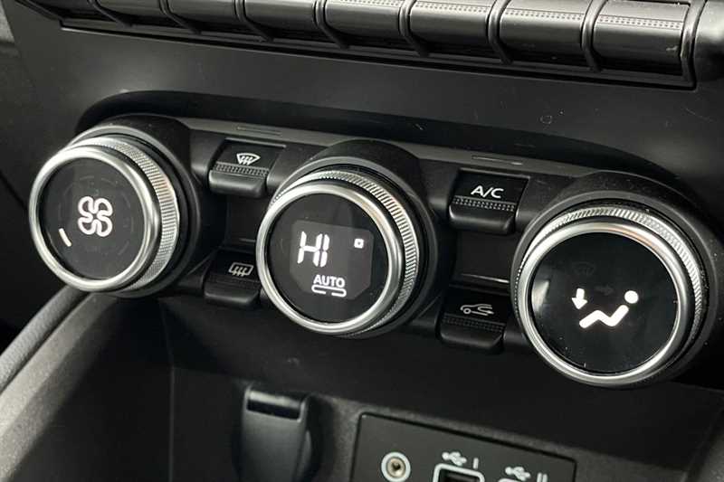 Used Renault Clio 2023 for sale - 77929635: Photo 15