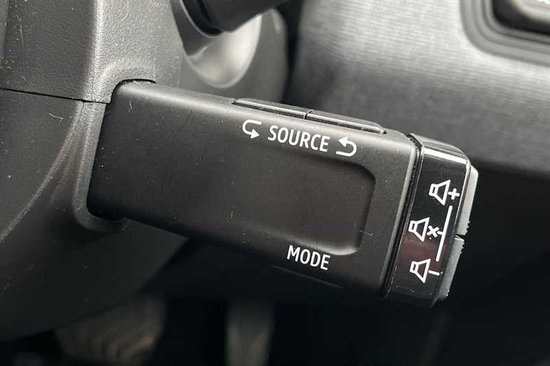 Used Renault Clio 2023 for sale - 77929635: Photo 43