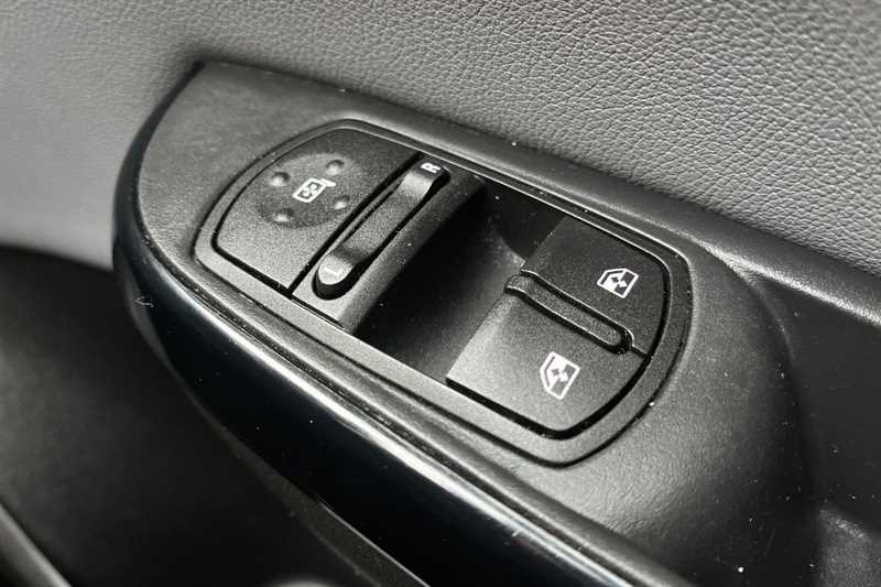 Used Vauxhall Corsa 2018 for sale - 77269670: Photo 16