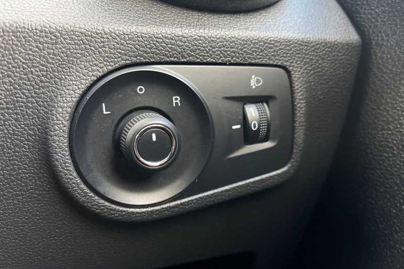 Used Peugeot 208 2018 for sale - 77712329: Photo 43