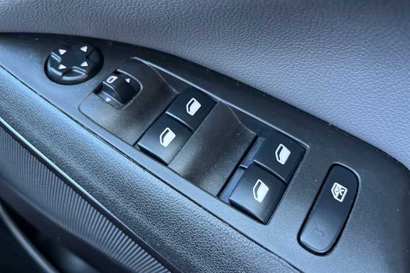 Used Vauxhall Crossland X 2018 for sale - 78130613: Photo 16