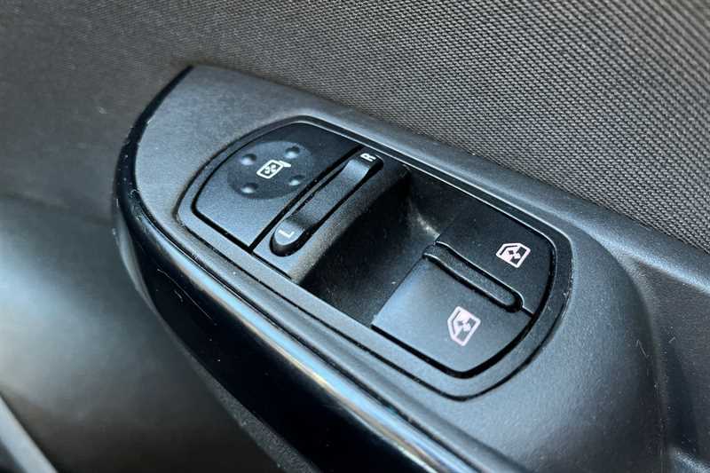 Used Vauxhall Corsa 2016 for sale - 77772600: Photo 16