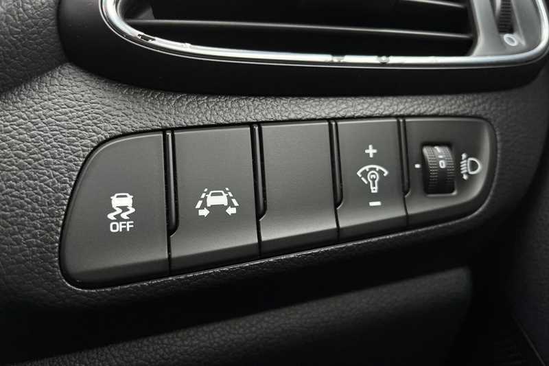 Used Hyundai i30 2017 for sale - 77895004: Photo 42