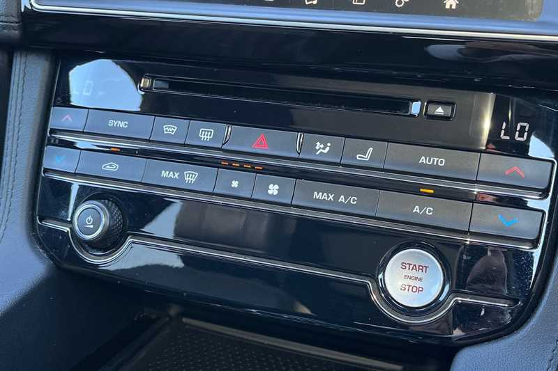 Used Jaguar F-Pace 2018 for sale - 76529469: Photo 15