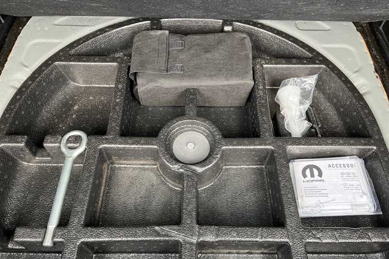 Used Jeep Renegade 2020 for sale - 77322121: Photo 37