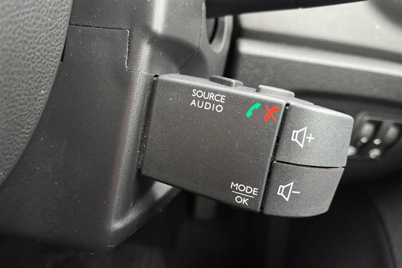 Used Renault Captur 2018 for sale - 77473680: Photo 42