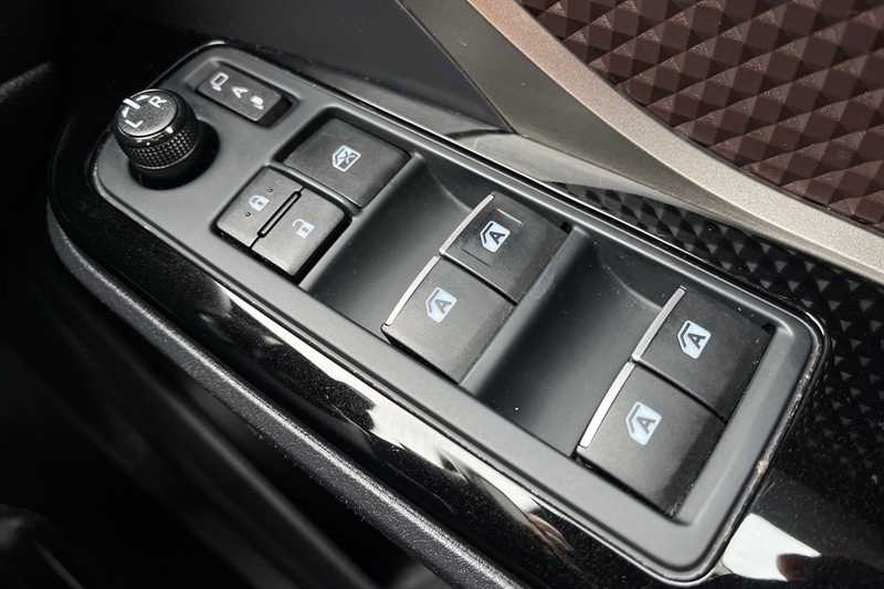 Used Toyota C-HR 2018 for sale - 76890963: Photo 16