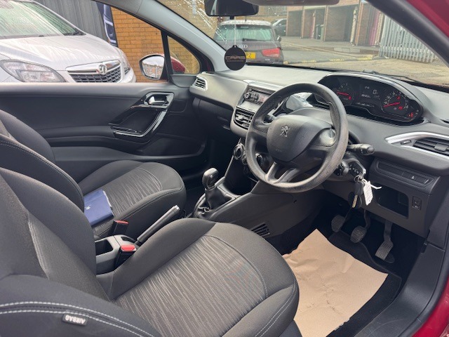 Used Peugeot 208 2014 for sale - 76518256: Photo 10