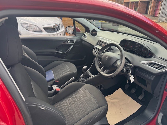 Used Peugeot 208 2014 for sale - 76518256: Photo 14