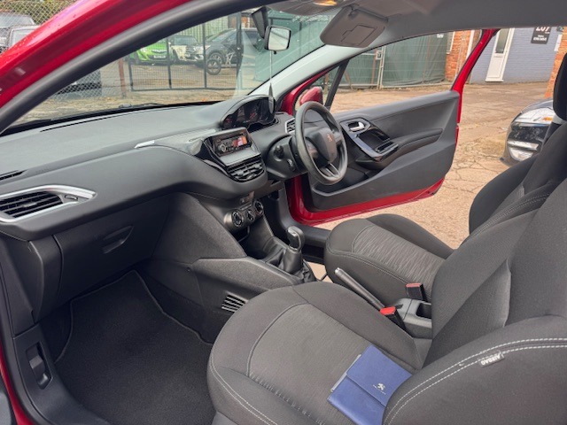 Used Peugeot 208 2014 for sale - 76518256: Photo 15