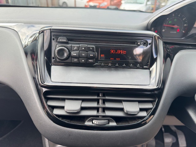 Used Peugeot 208 2014 for sale - 76518256: Photo 19