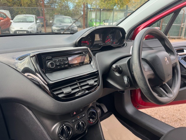 Used Peugeot 208 2014 for sale - 76518256: Photo 20