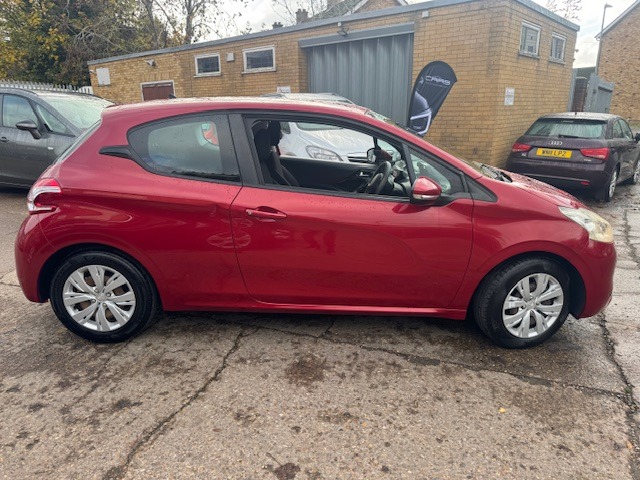 Used Peugeot 208 2014 for sale - 76518256: Photo 8