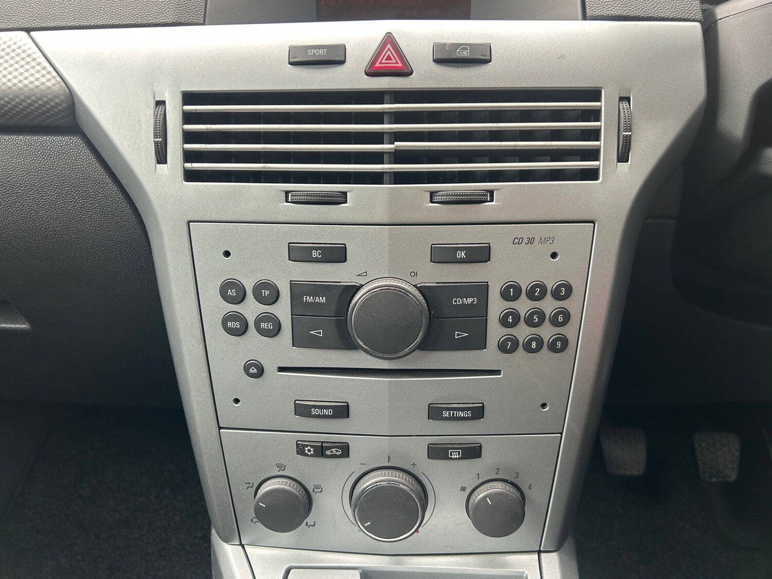 Used Vauxhall Astra 2010 for sale - 77632676: Photo 24