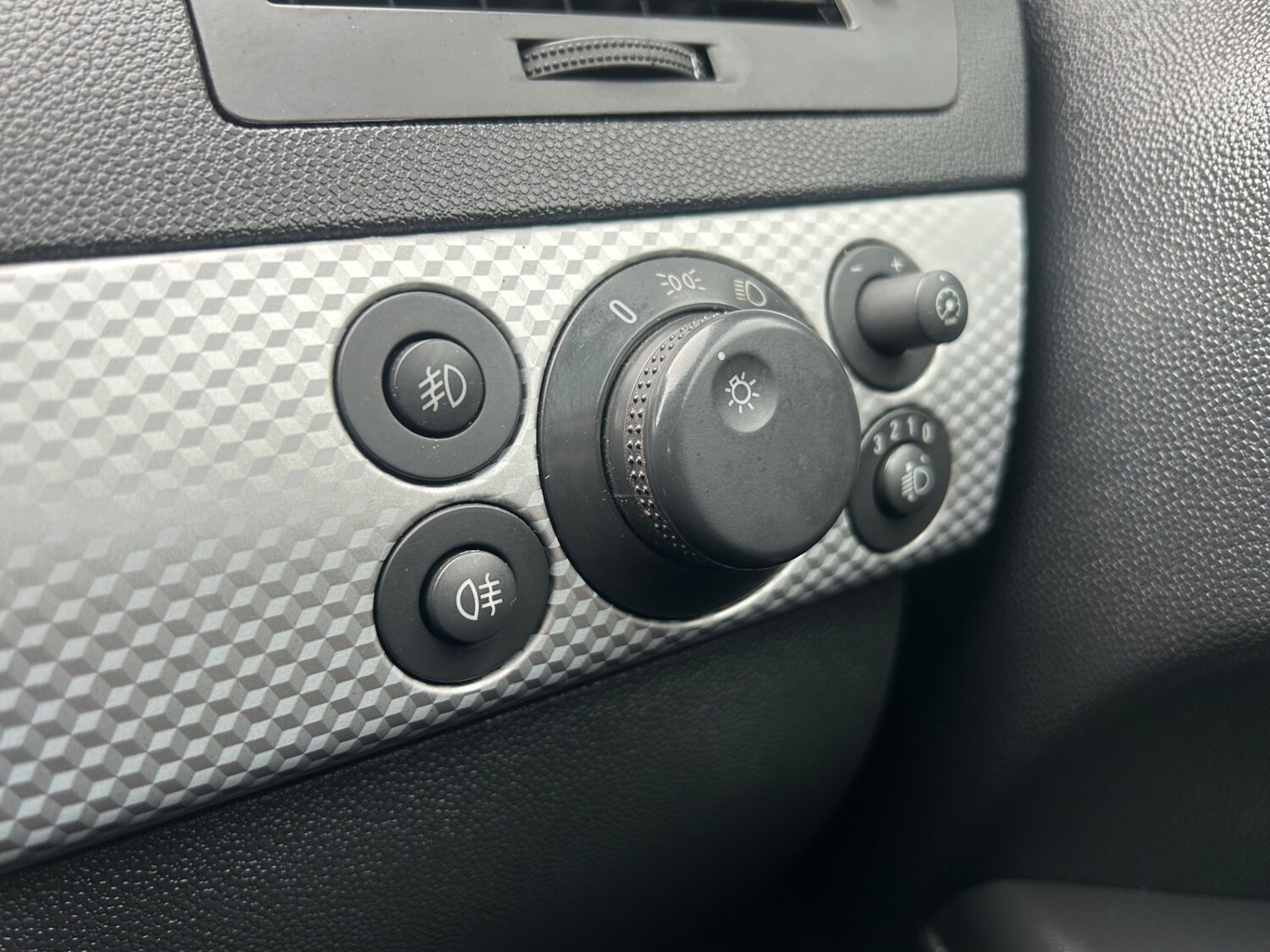 Used Vauxhall Astra 2010 for sale - 77632676: Photo 28