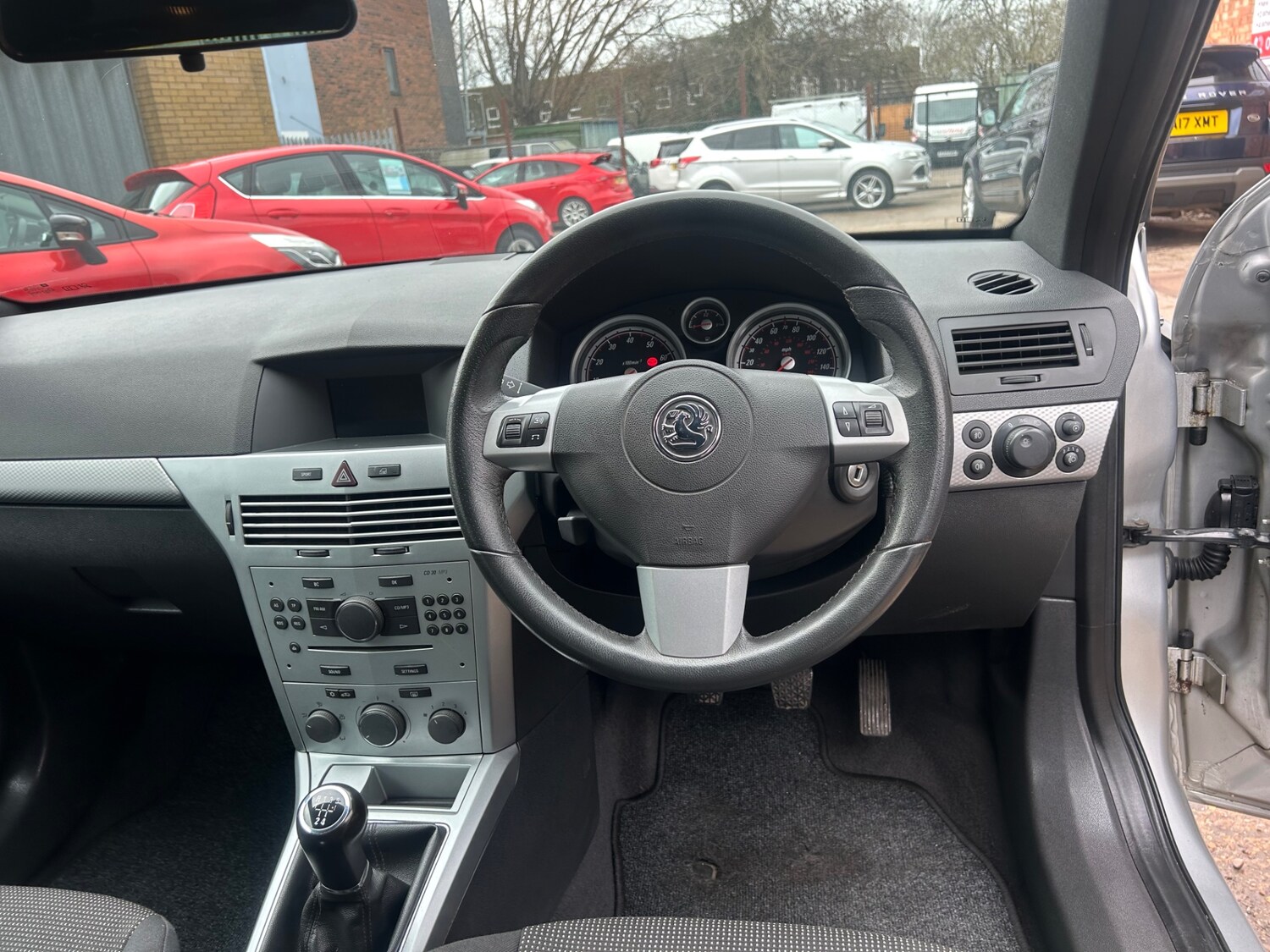 Used Vauxhall Astra 2010 for sale - 77632676: Photo 32